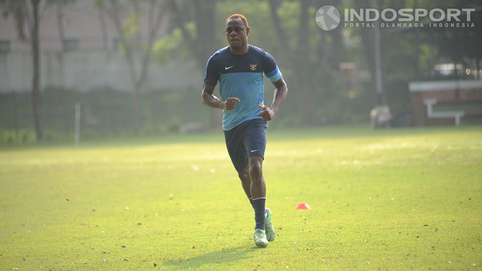 Victor Igbonefo pada saat latihan bersama timnas di lapangan Sekolah Pelita Harapan, Karawaci, Tangerang. Copyright: © Ratno Prasetyo/ INDOSPORT